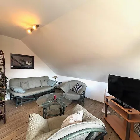 Gemuetliche 3 Zimmer- Gaestewohnung Fuer 4 Personen Mit Sonnigem Balkon *