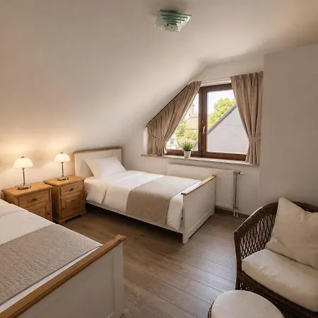 Gemuetliche 3 Zimmer- Gaestewohnung Fuer 4 Personen Mit Sonnigem Balkon דירה *